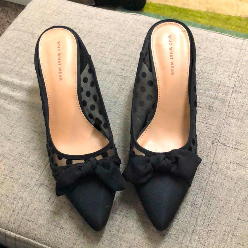 Black pointed kitten heels